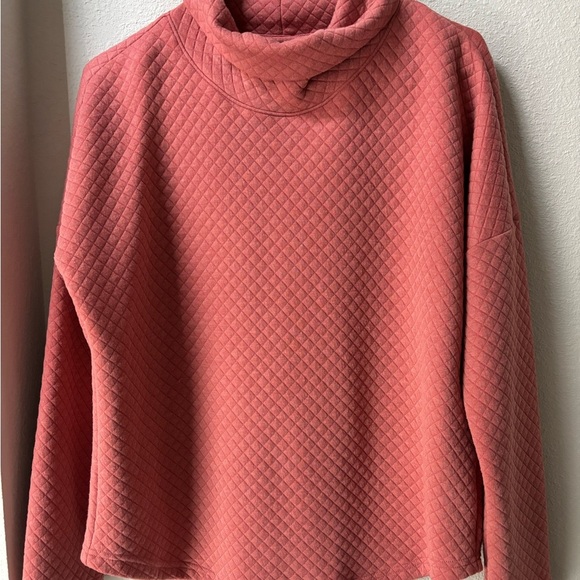 Southern Tide Quilted Pink Cowl Neck Sweatshirt - Picture 1 of 8